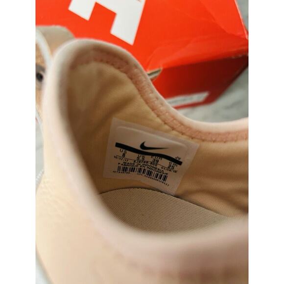 New Nike (8) Women’s Ashin Size 8 Running Shoes Sneakers Peach Crimson Tint NIB - Picture 4 of 16